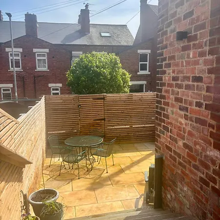 Stunning 5bed House With Cosy Outdoor Spaces Leeds (West Yorkshire)
