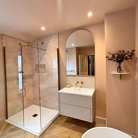 شقة Stunning 5bed House With Cosy Outdoor Spaces *
