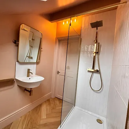 شقة Stunning 5bed House With Cosy Outdoor Spaces *