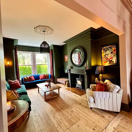 Stunning 5bed House With Cosy Outdoor Spaces شقة *