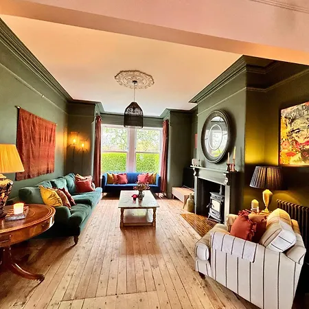 شقة Stunning 5bed House With Cosy Outdoor Spaces *