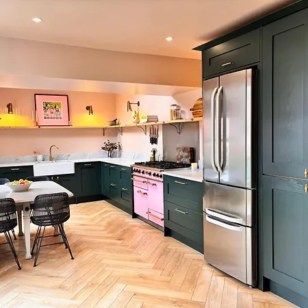 Stunning 5bed House With Cosy Outdoor Spaces شقة *